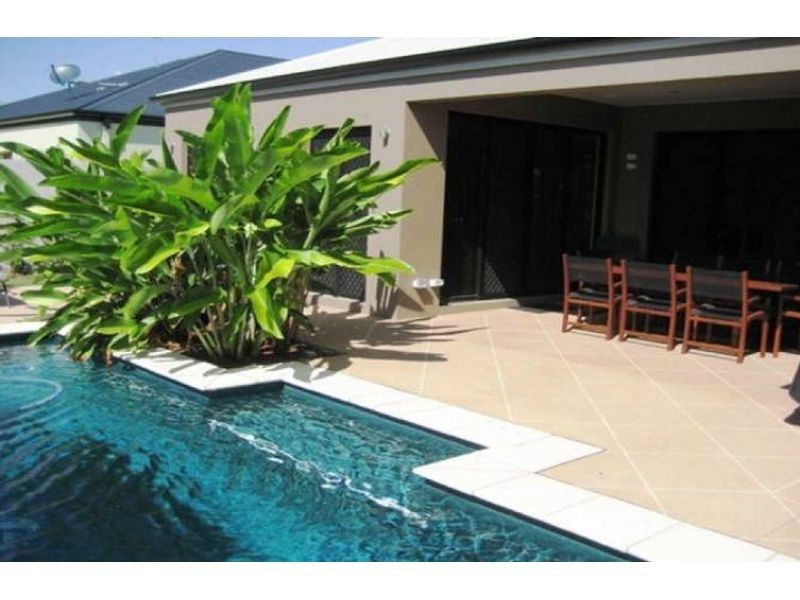 8 Waterview Crescent, Bundall QLD 4217