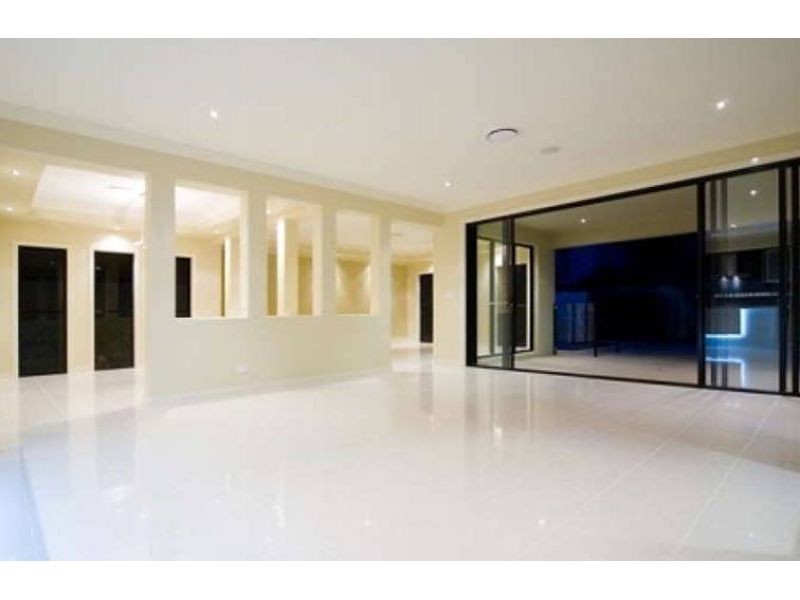 8 Waterview Crescent, Bundall QLD 4217