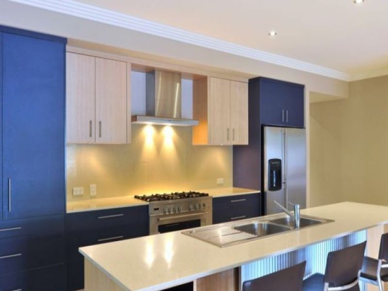 8 Waterview Crescent, Bundall QLD 4217