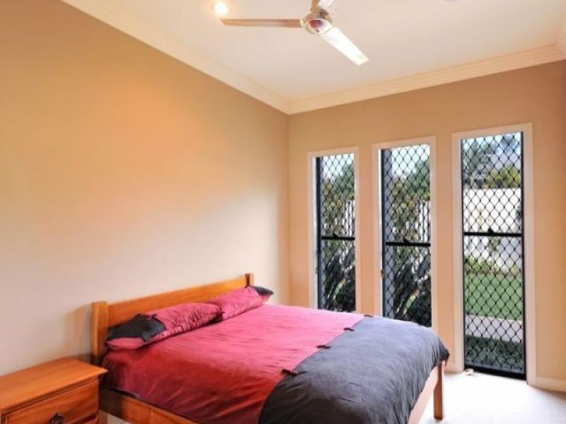 8 Waterview Crescent, Bundall QLD 4217