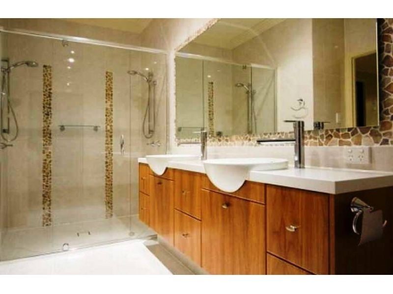 8 Waterview Crescent, Bundall QLD 4217