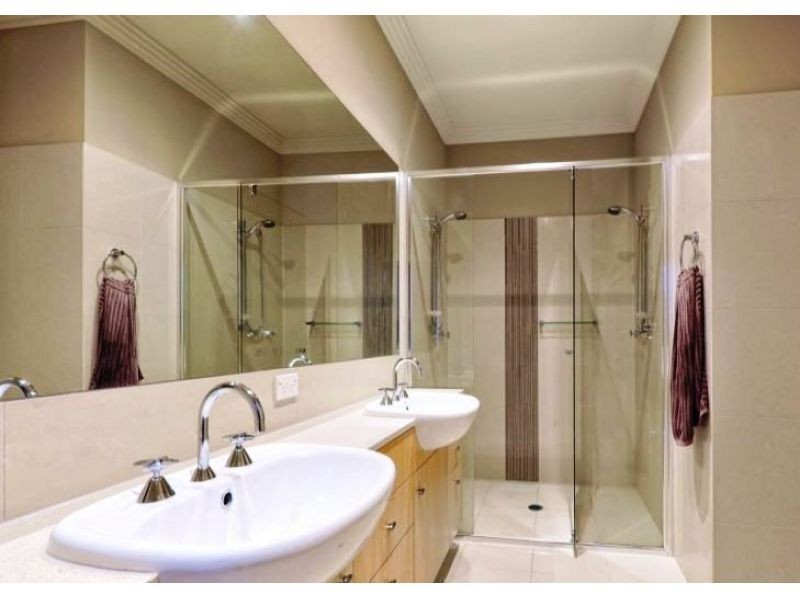 8 Waterview Crescent, Bundall QLD 4217