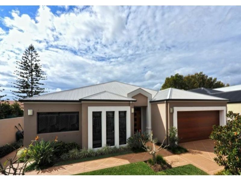 8 Waterview Crescent, Bundall QLD 4217