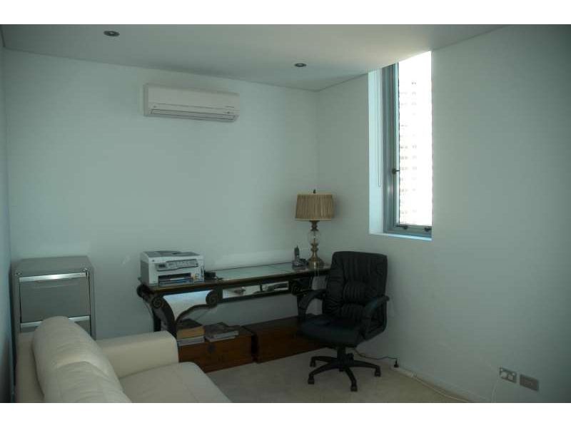 1106/4 Como Crescent, Southport QLD 4215