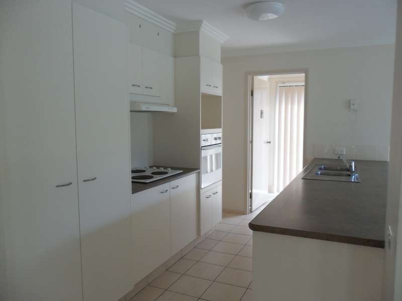 33 Ingles Circuit, Arundel QLD 4214