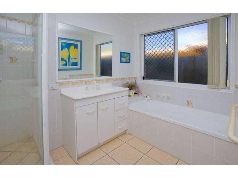 9 Harriet Court, Springfield Lakes QLD 4300