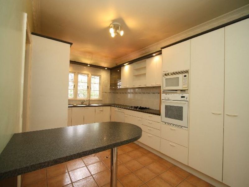 10 Pembroke Road, Coorparoo QLD 4151