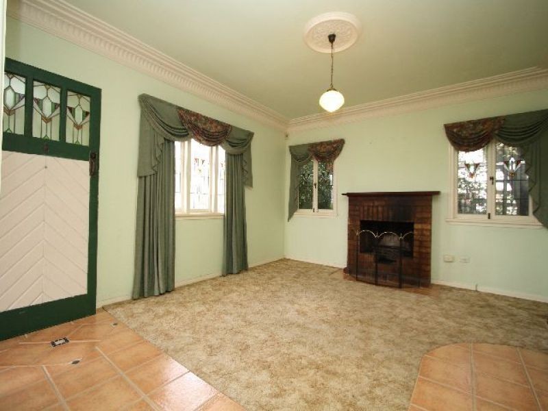 10 Pembroke Road, Coorparoo QLD 4151