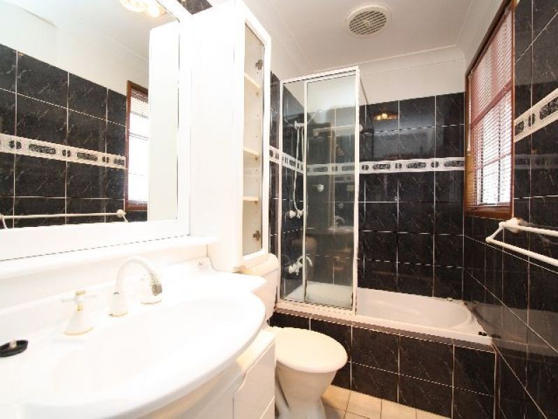 10 Pembroke Road, Coorparoo QLD 4151