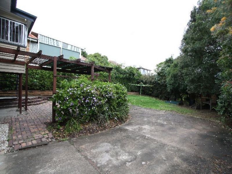 22 Whites Avenue, Coorparoo QLD 4151