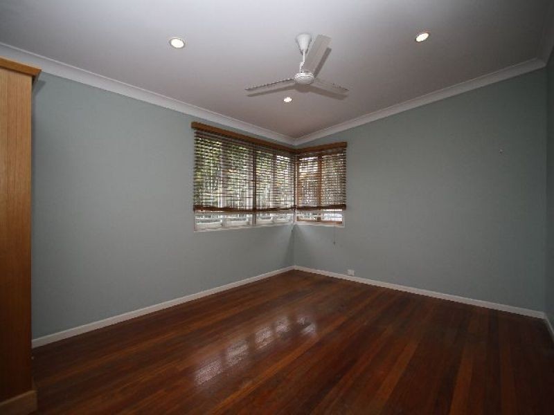 22 Whites Avenue, Coorparoo QLD 4151