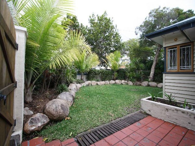 22 Whites Avenue, Coorparoo QLD 4151