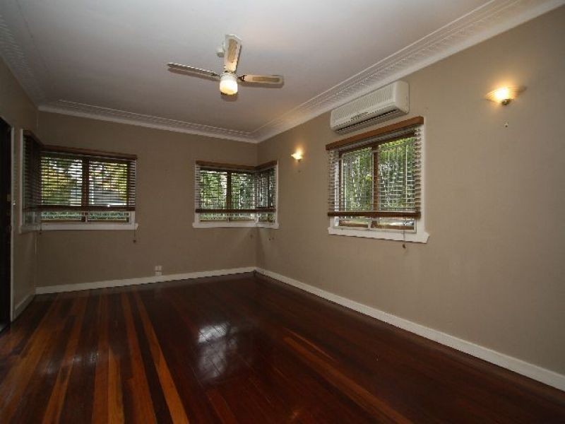 22 Whites Avenue, Coorparoo QLD 4151