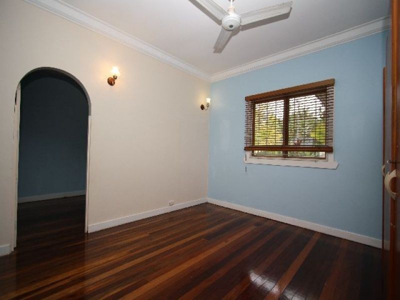 22 Whites Avenue, Coorparoo QLD 4151