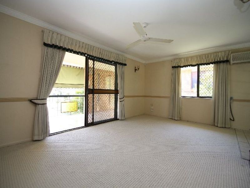 37 Bedser Street, Macgregor QLD 4109