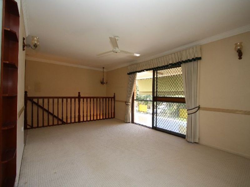 37 Bedser Street, Macgregor QLD 4109