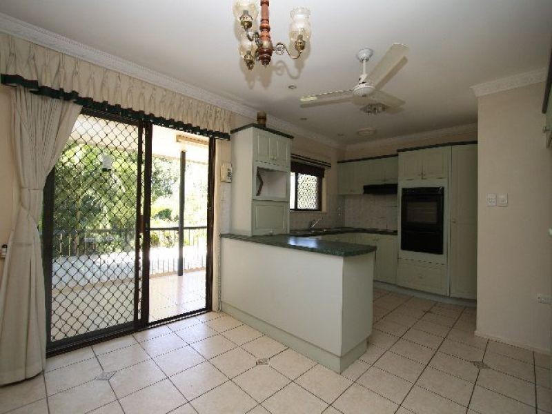 37 Bedser Street, Macgregor QLD 4109