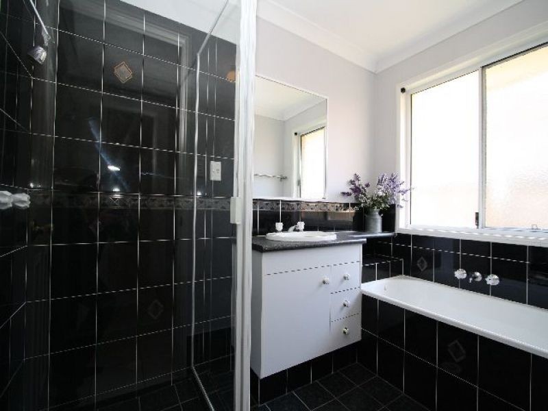 16 Ravenswood Lane, Springfield QLD 4300