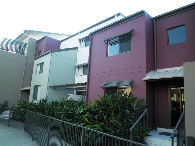 16/1 Acacia Court, Robina QLD 4226