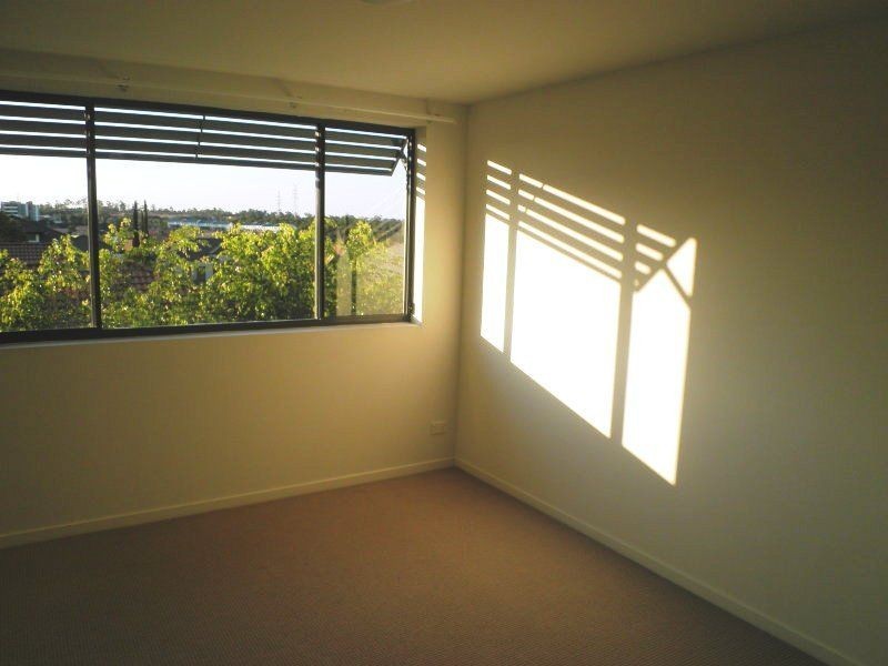 16/1 Acacia Court, Robina QLD 4226