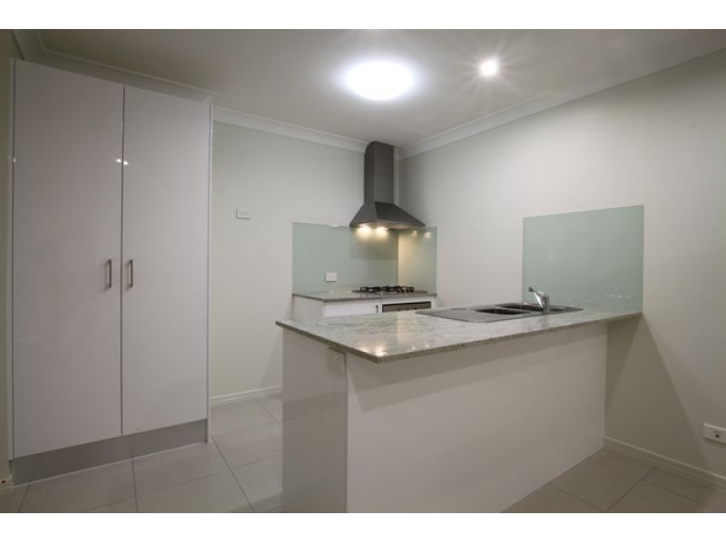 2/11 Sims Street, Caboolture QLD 4510