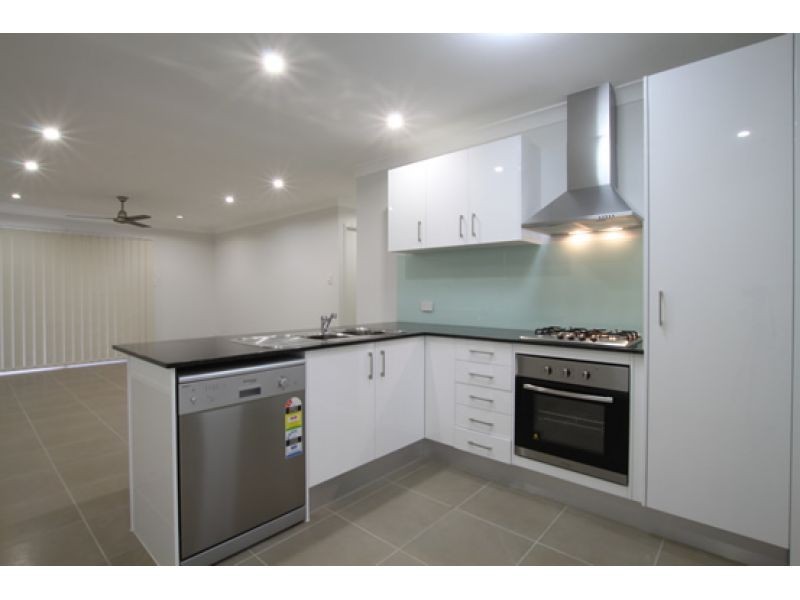 1/8 Adam Court, Kallangur QLD 4503