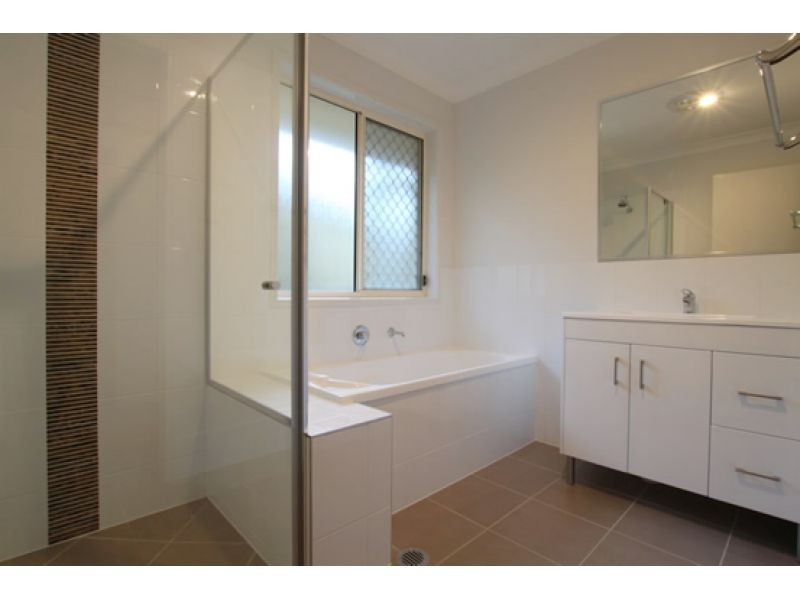 1/8 Adam Court, Kallangur QLD 4503