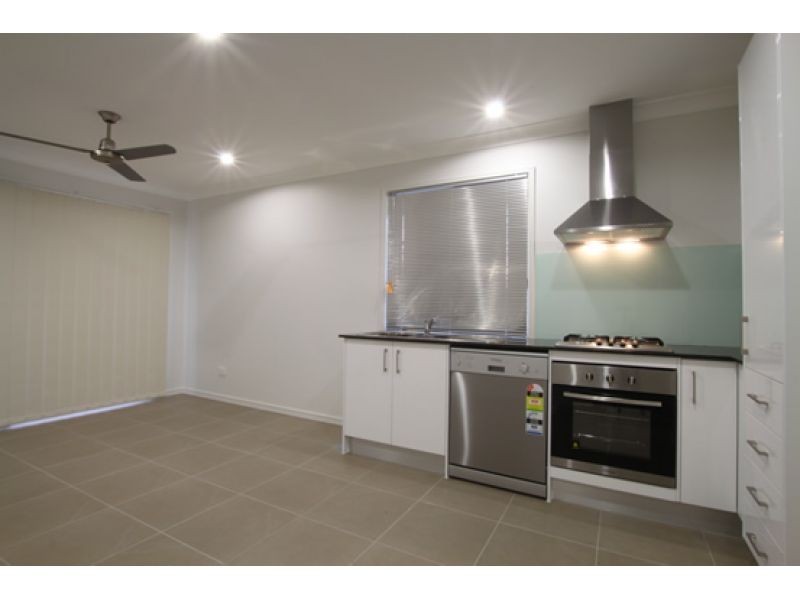 2/8 Adam Court, Kallangur QLD 4503