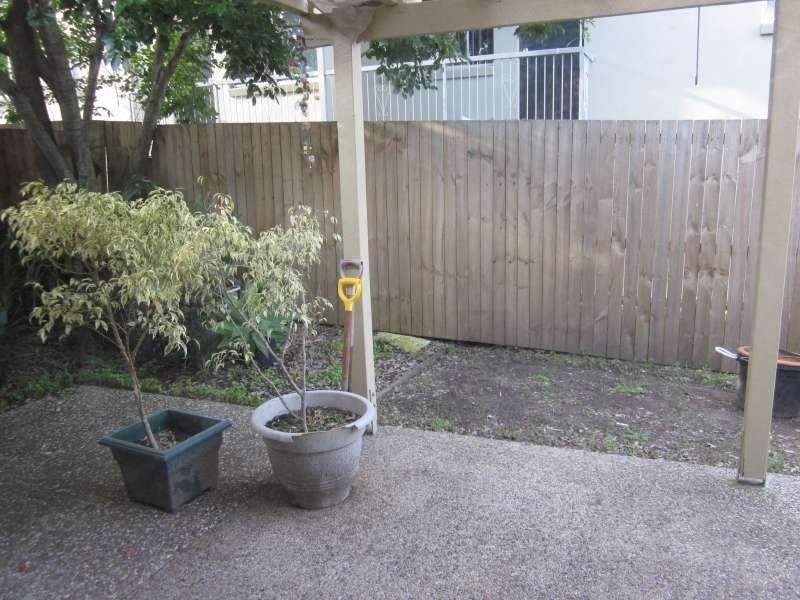 1/10 Foster Street, Newmarket QLD 4051