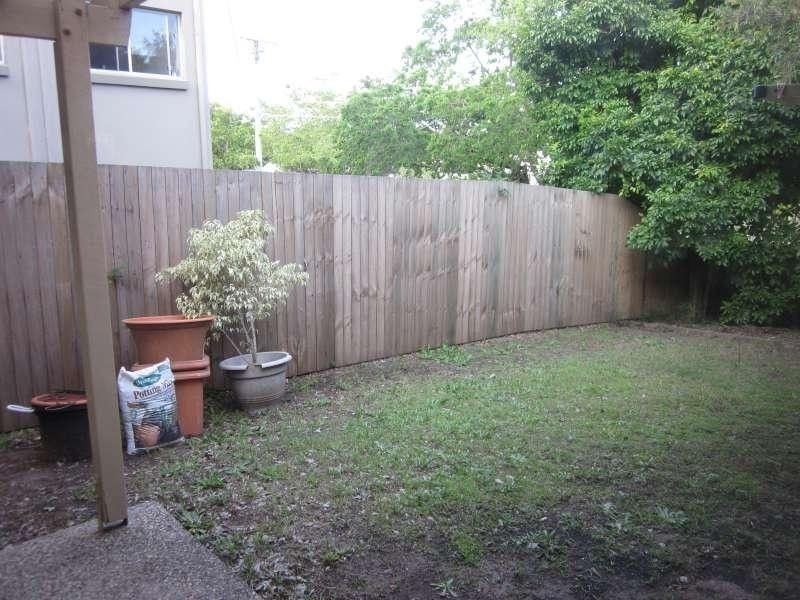 1/10 Foster Street, Newmarket QLD 4051