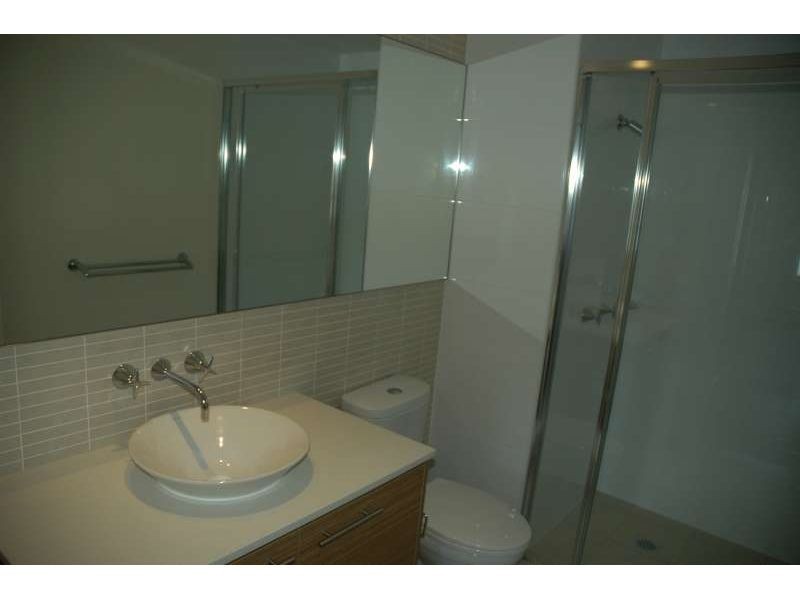 17/1 Lakefront Crescent, Varsity Lakes QLD 4227