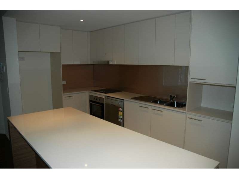17/1 Lakefront Crescent, Varsity Lakes QLD 4227