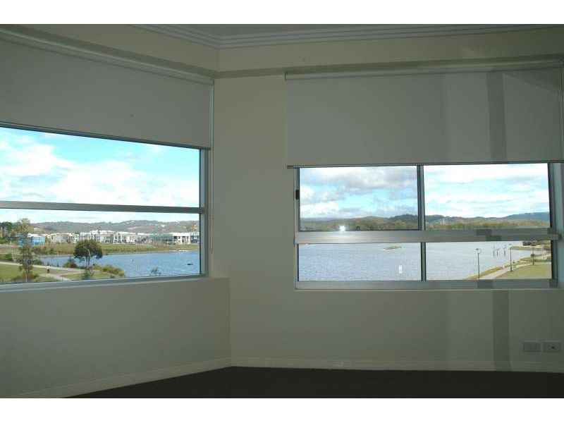17/1 Lakefront Crescent, Varsity Lakes QLD 4227