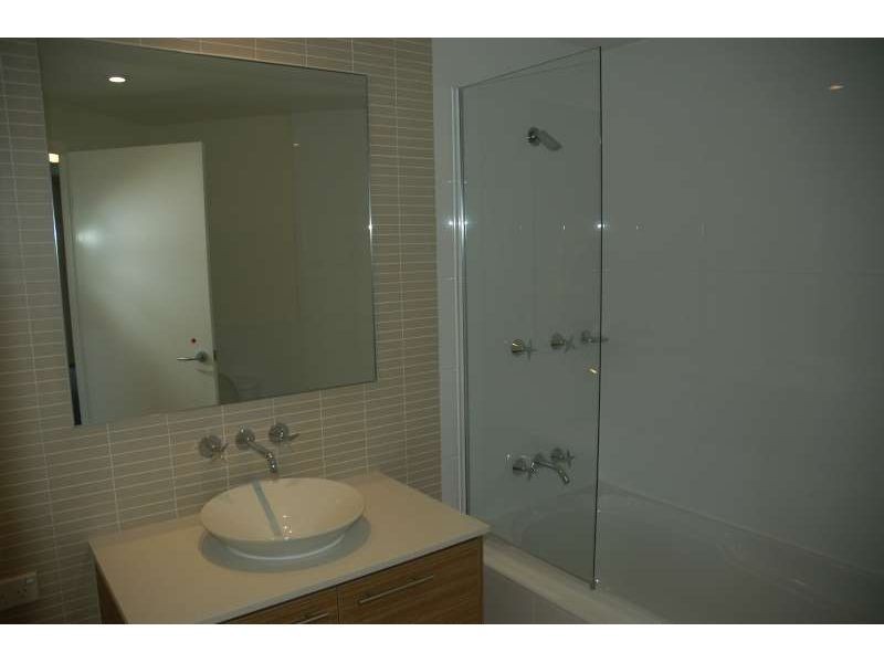 17/1 Lakefront Crescent, Varsity Lakes QLD 4227
