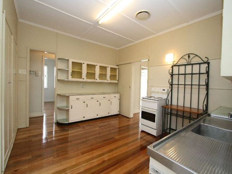 25 Holland Street, Greenslopes QLD 4120