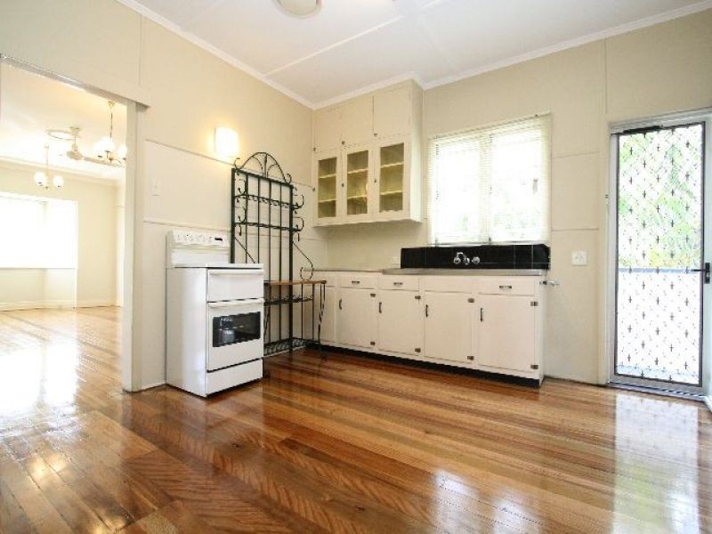 25 Holland Street, Greenslopes QLD 4120