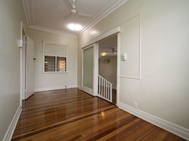 25 Holland Street, Greenslopes QLD 4120