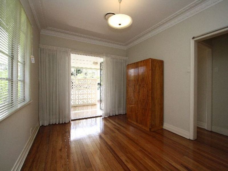 25 Holland Street, Greenslopes QLD 4120