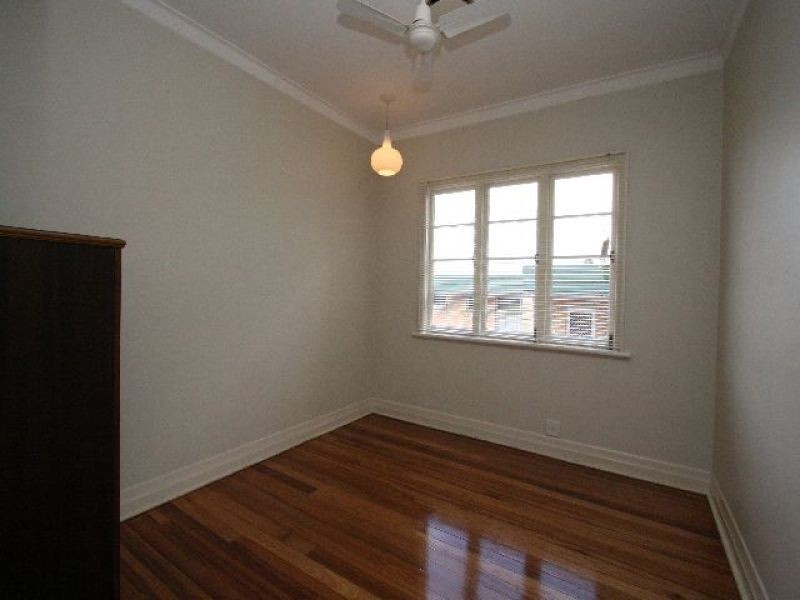 25 Holland Street, Greenslopes QLD 4120