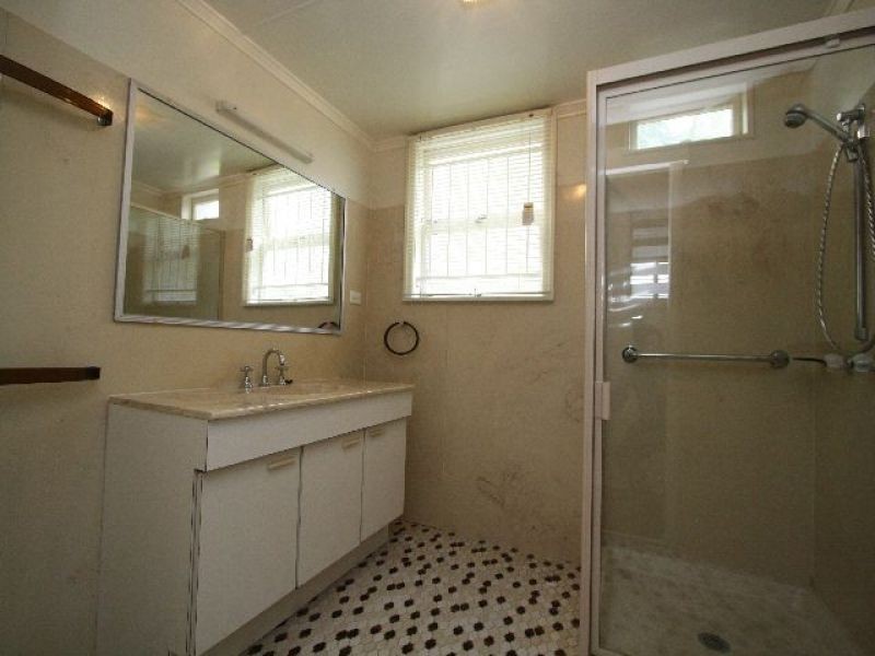 25 Holland Street, Greenslopes QLD 4120