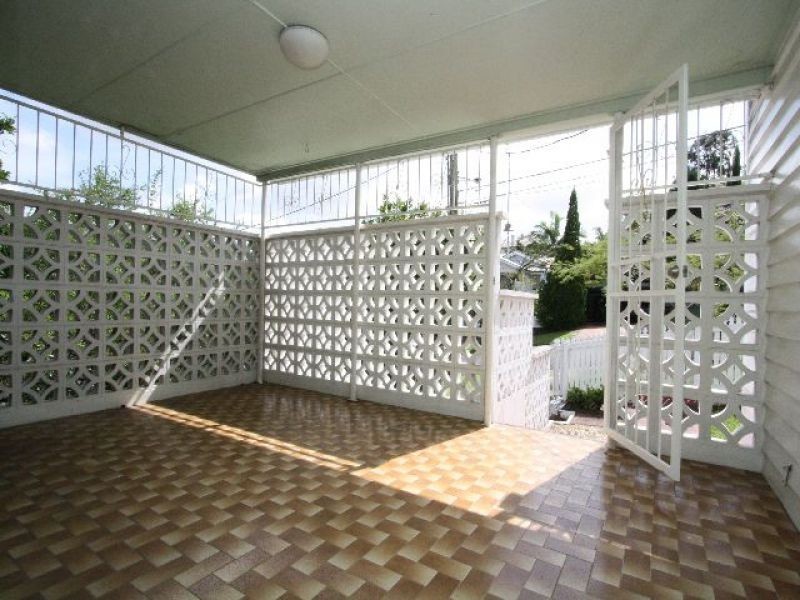 25 Holland Street, Greenslopes QLD 4120
