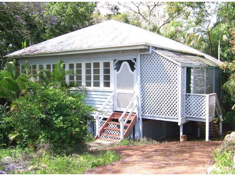10 Frances Avenue, Wooloowin QLD 4030