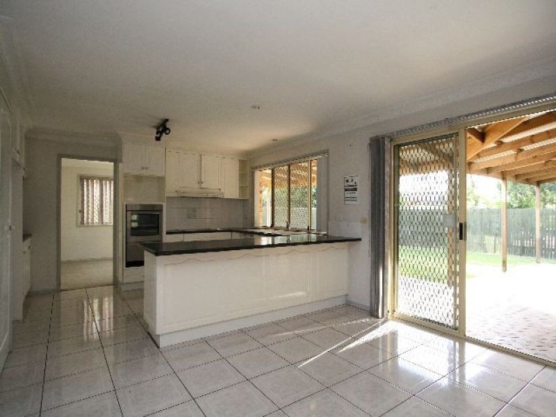 4 Alcheringa Place, Robertson QLD 4109