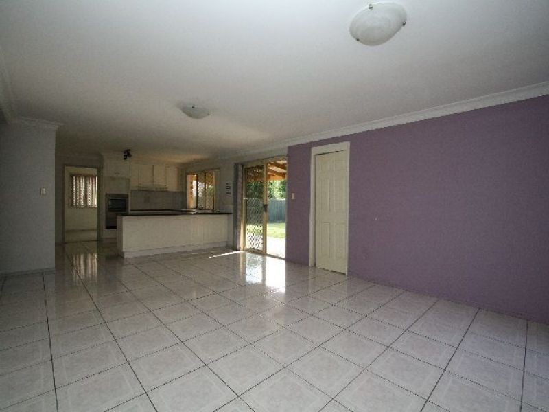 4 Alcheringa Place, Robertson QLD 4109