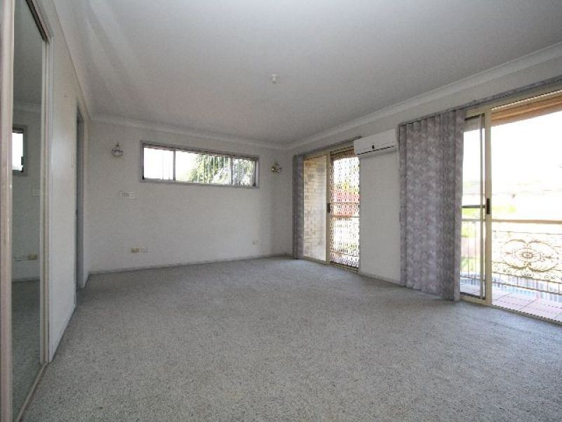 4 Alcheringa Place, Robertson QLD 4109