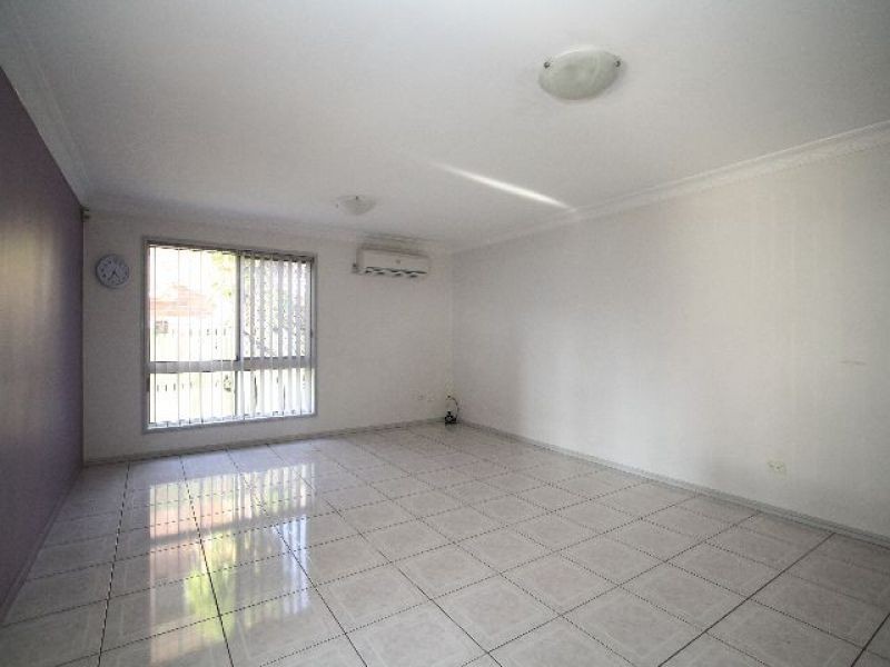 4 Alcheringa Place, Robertson QLD 4109