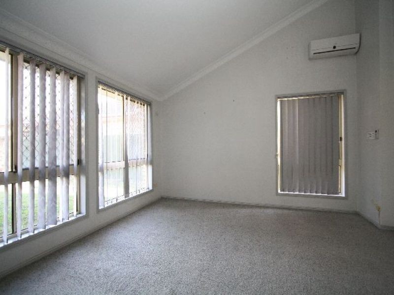 4 Alcheringa Place, Robertson QLD 4109