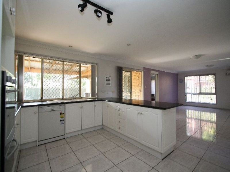 4 Alcheringa Place, Robertson QLD 4109