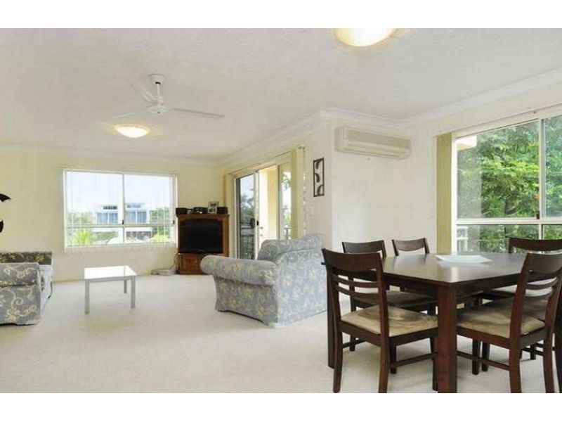 1/12 Oleander Avenue, Biggera Waters QLD 4216