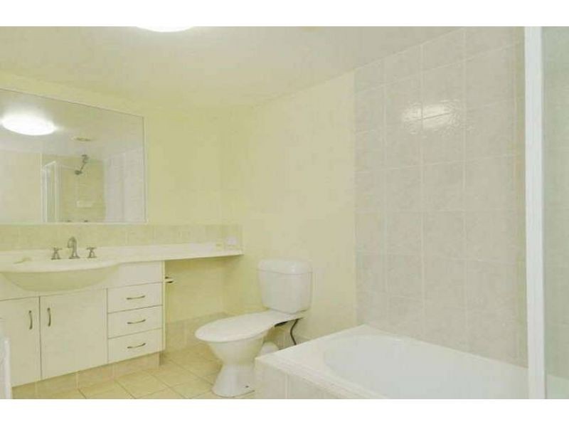 1/12 Oleander Avenue, Biggera Waters QLD 4216